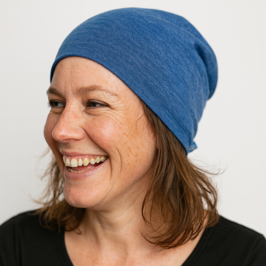Leichte Mütze für unter den Helm aus Merinowolle & Seide. Glückskind – heywool