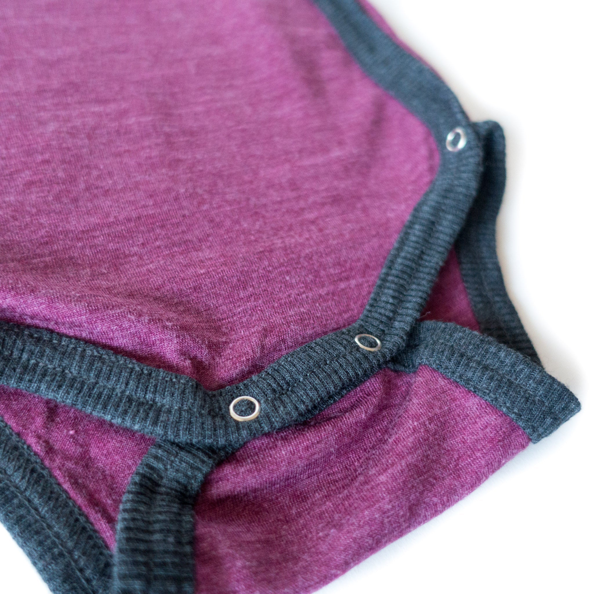 Wickelbody zwetschke, Merinowolle & Seide (bio/GOTS) - Glückskind - Wickelbody - 50-56